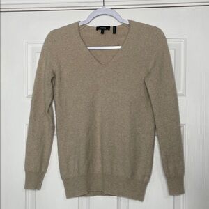 Theory V-Neck Cashmere Sweater in Taupe Small EUC